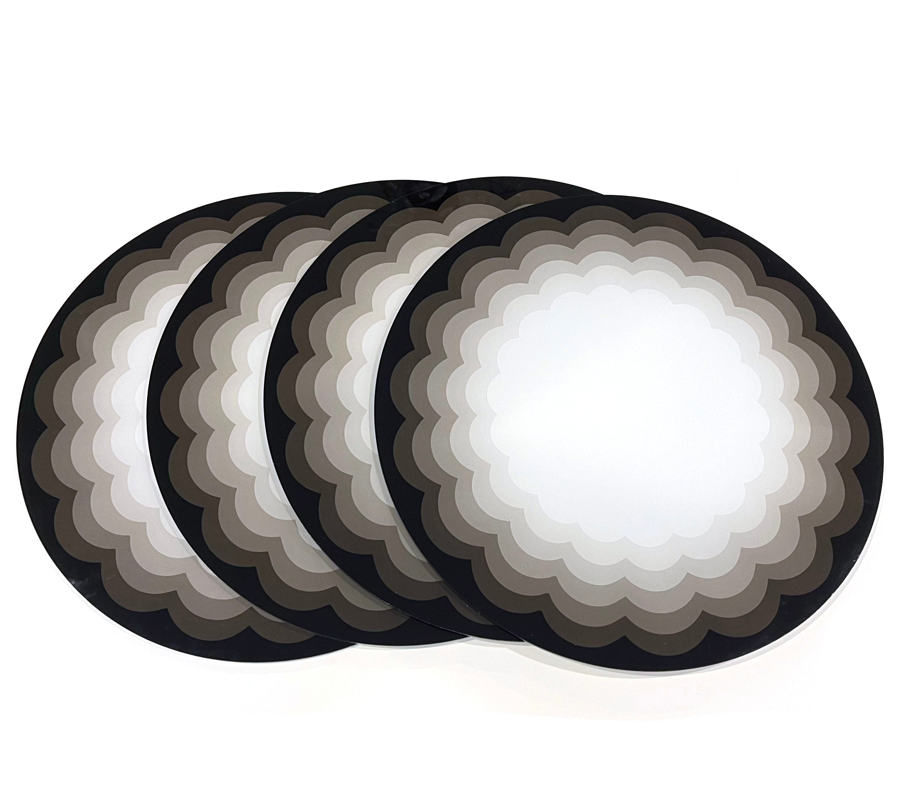 set of 4 placemats - grey scallops